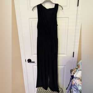 EUC Tahari Women’s Black Sleeveless jumpsuit wrap top. Size XL